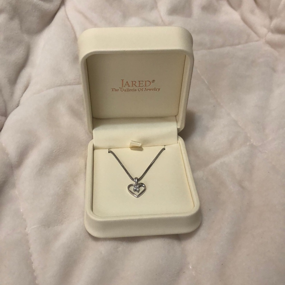 Jared diamond heart necklace